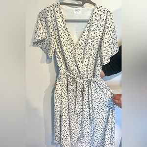 Sienna Sky Flower Dress with lining.  Color- White. Size S.